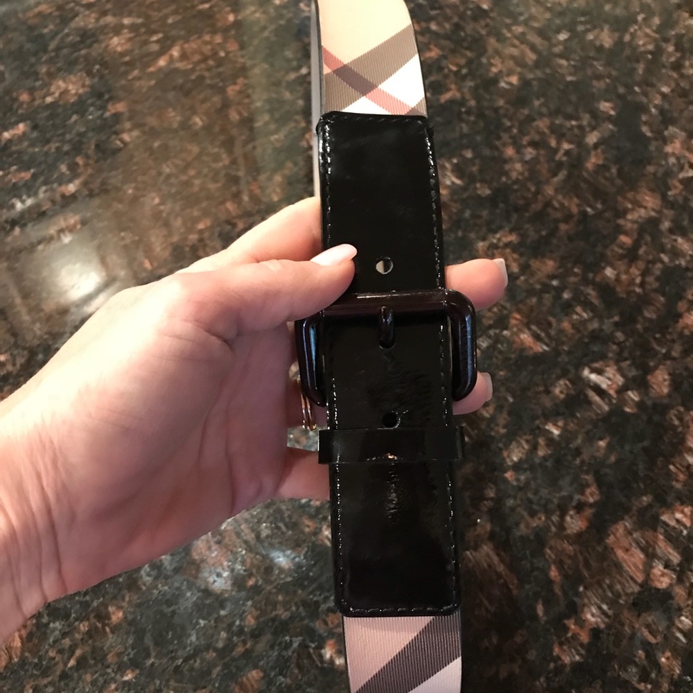 EUC Burberry belt 32/80